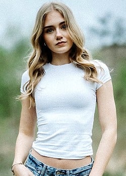 Dominika Dolezalova image 3 of 4
