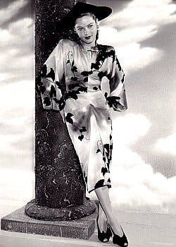 Dona Drake image 4 of 4