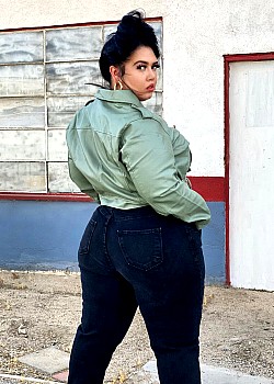 Donna Michelle (Model) image 2 of 4