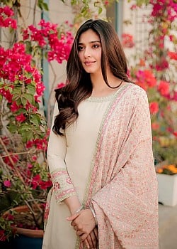 Durefishan Saleem image 1 of 4