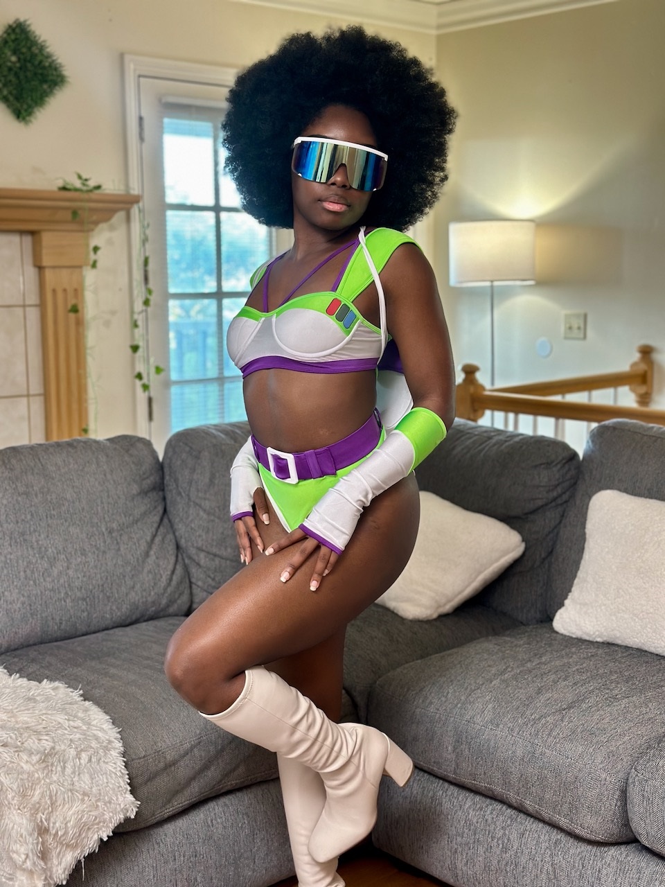 Ebony Butts - Free pics, galleries & more at Babepedia