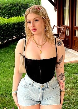 Ecem Gungor image 1 of 4