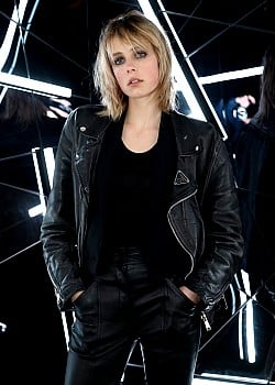 Edie Campbell image 1 of 3