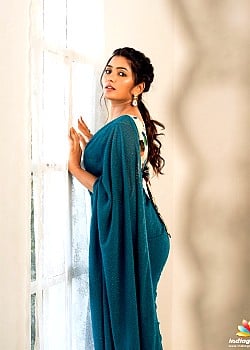 Eesha Rebba image 4 of 4