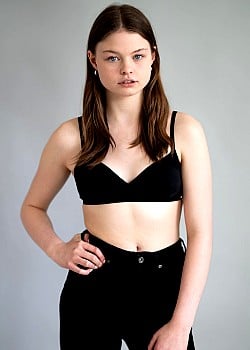Elan Gwen image 3 of 4