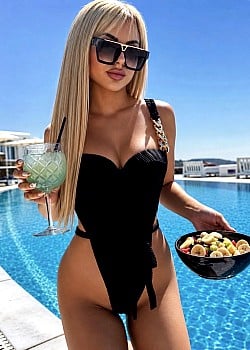 Elena Donta image 2 of 4