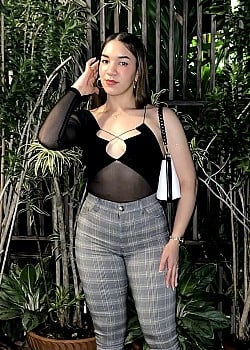 Elianny Gomez image 1 of 3