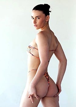 Elisa Valoren image 4 of 4