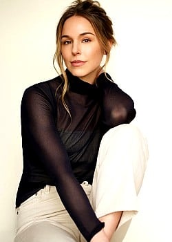 Elise Gatien image 2 of 3