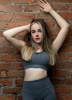 Elise Rae image 4 of 4
