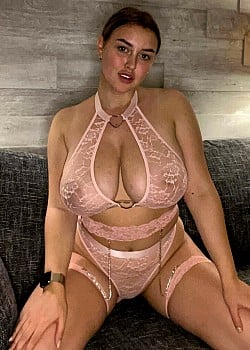 Eliz Gry image 2 of 2