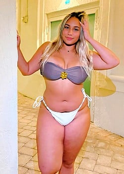 Eliza Roxana image 2 of 2