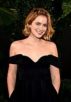 Elizabeth Lail profile photo