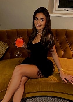 Ella Dowson image 4 of 4