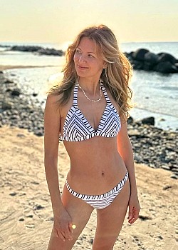 Ella Endlich image 4 of 4
