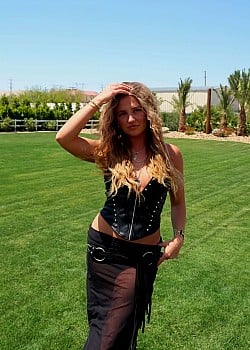 Ella Grif image 2 of 4