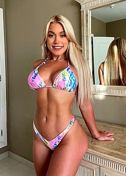 Elle Brooke (Instagram) image 4 of 4