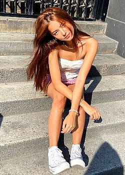 Elle Erasmus image 3 of 4