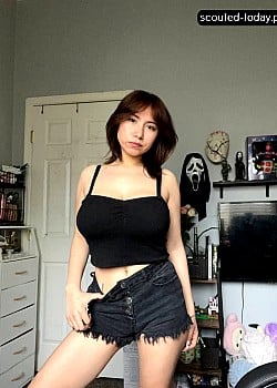 Elle Garci image 2 of 2