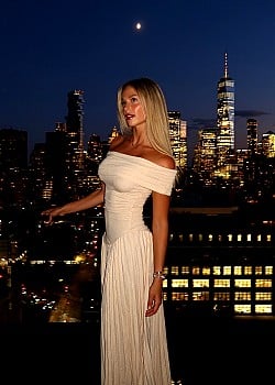 Elle Jowett image 2 of 4