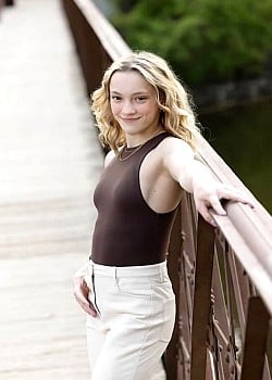 Elle Mueller image 2 of 4