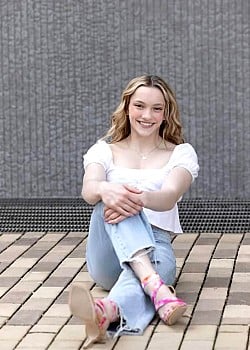 Elle Mueller image 4 of 4
