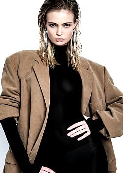 Elle Quist image 1 of 1