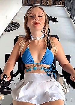 Elle Rose (Instagram) image 2 of 2