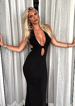 Elle Simpson image 1 of 4