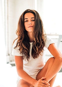 Elle Vertes image 2 of 3
