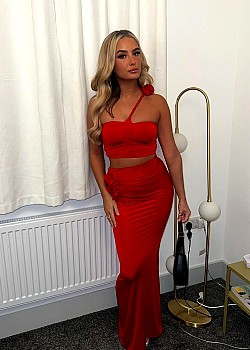 Ellie Benham image 2 of 4