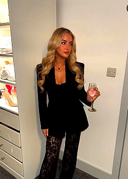 Ellie Benham image 4 of 4
