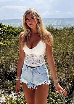 Ellie Bowen image 2 of 3