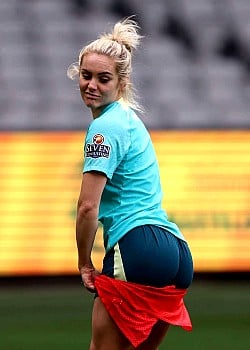 Ellie Carpenter image 2 of 2