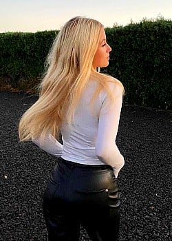Ellie Cryder image 4 of 4