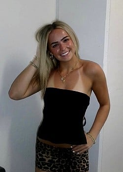 Ellie Friedrichs image 4 of 4