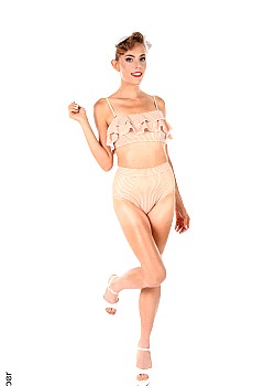 Ellie Karter image 3 of 4