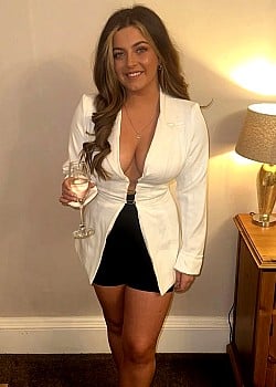 Ellie Robertson image 3 of 3