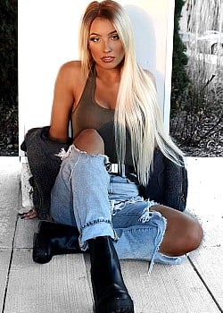 Ellie Waters image 2 of 3