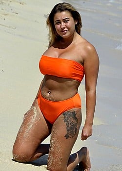Ellie Young image 2 of 3