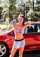 Elly Henes profile photo