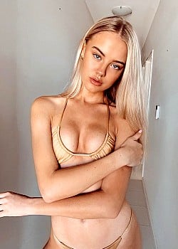 Elly Sharp image 4 of 4