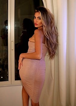 Elysia Vasquez image 2 of 4