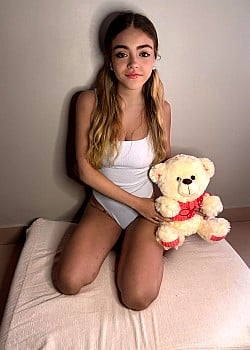 Emilia Valen image 2 of 2
