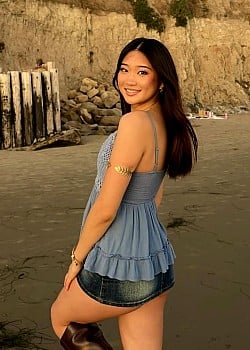 Emily Chen image 3 of 4