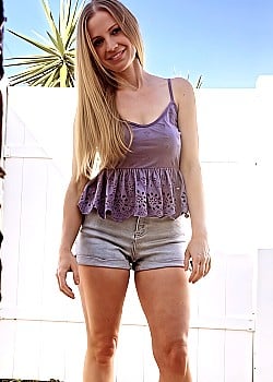 Emily King image 3 of 3
