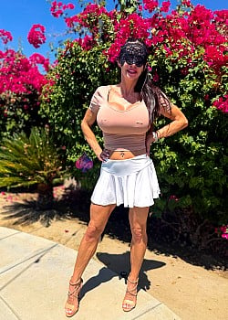 Emily Salazar (Onlyfans) image 4 of 4