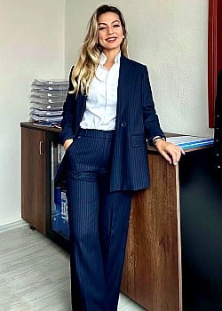Emine Apik image 2 of 2