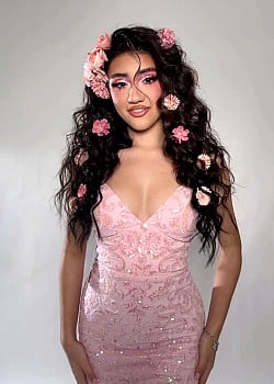 Emma Areli image 1 of 4