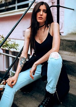 Emma Hyer image 2 of 3